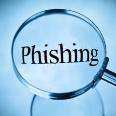 Lupe über einem „Phishing“-Schriftzug
