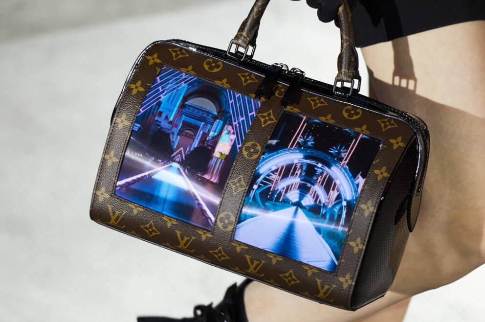 Louis Vuitton Cruise 2020: Handtaschen mit AMOLED-Displays