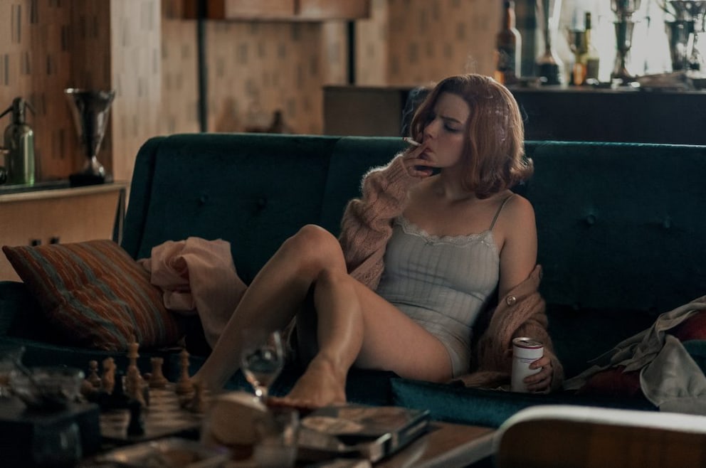 Netflix-Serie Damiengambit Beth raucht
