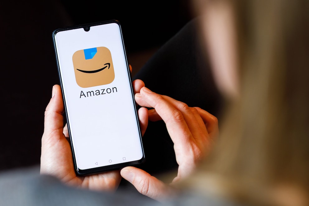AMAZON TESTS NEW AI FEATURE ON CUSTOMER REVIEWS- TECHBOOK