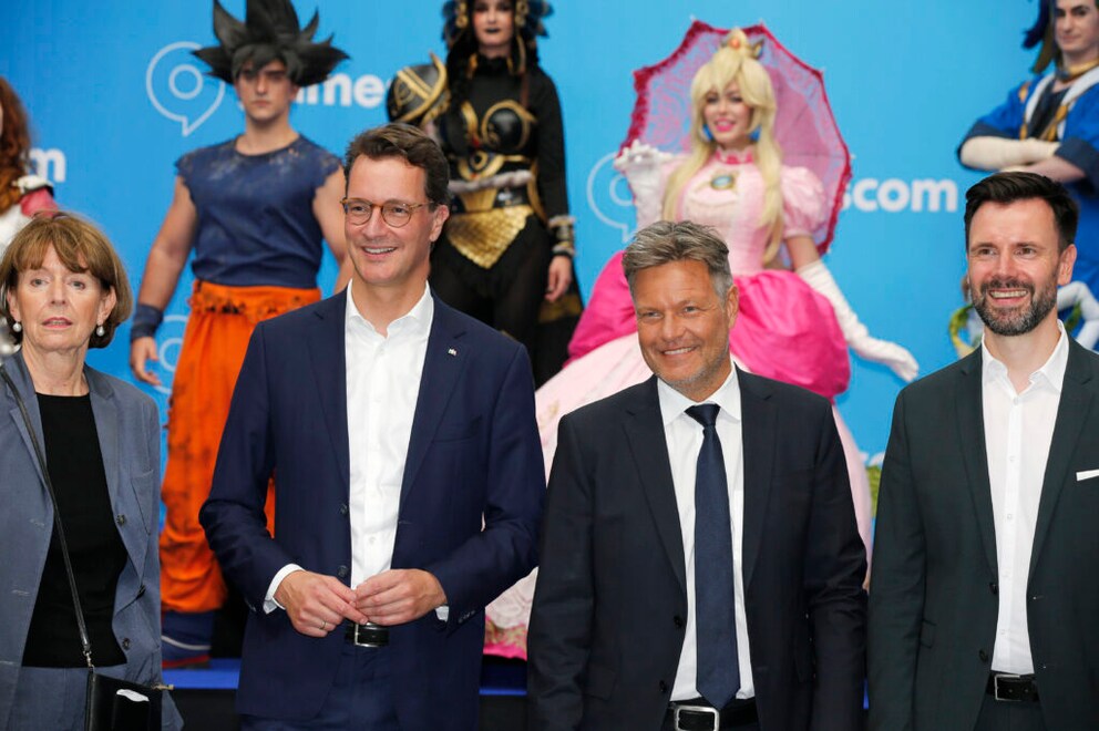 Even Economics Minister Habeck posed with cosplayers
